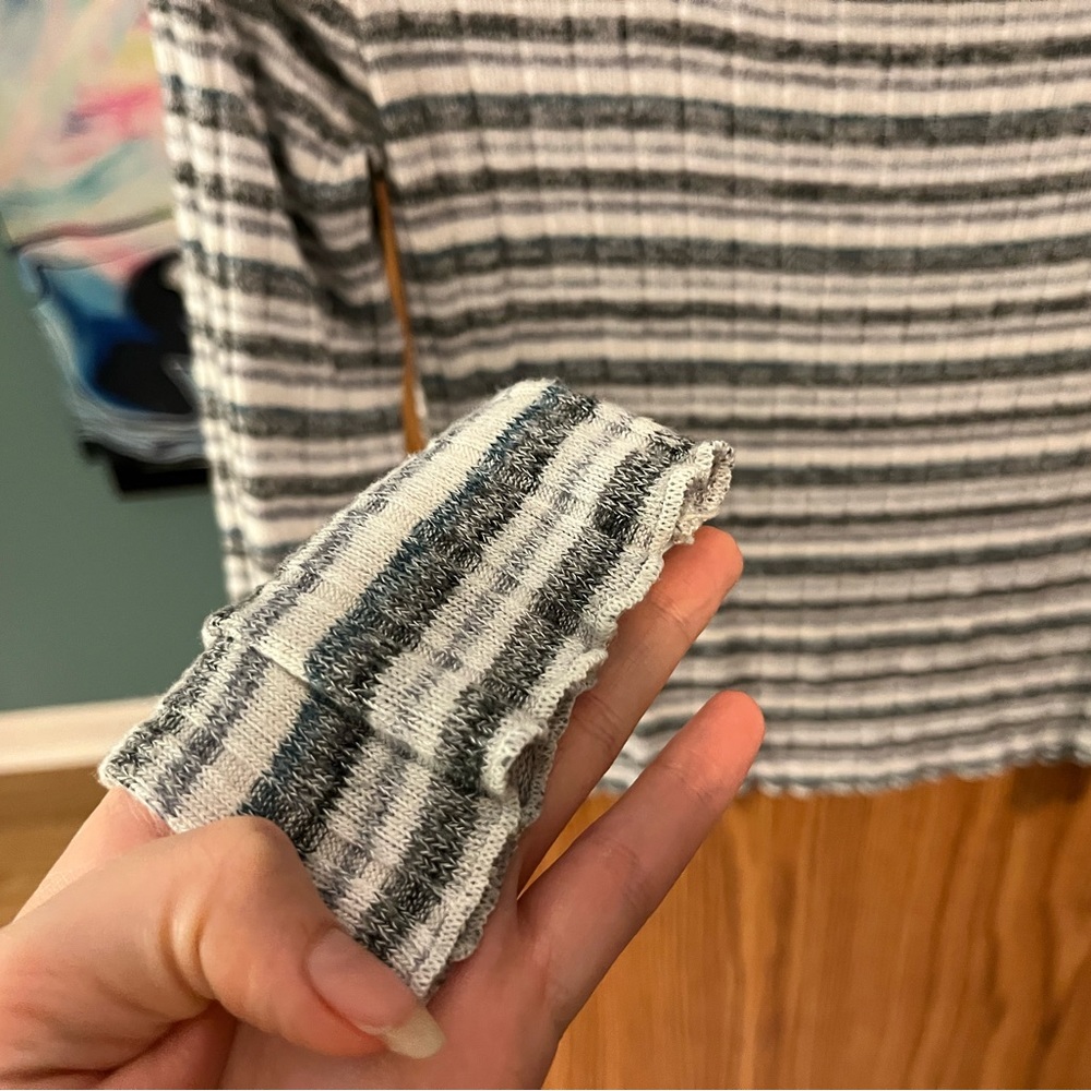 Striped Ribbed Crop Top - Picture 5 of 8